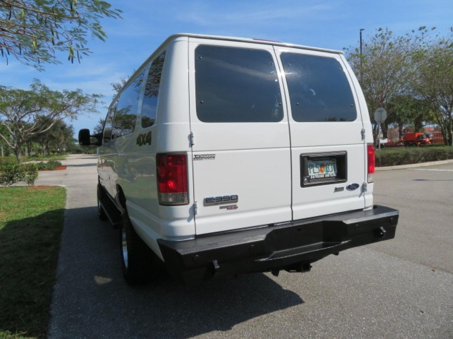 2014 White /GRAY Ford E-Series Wagon XLT (1FBSS3BL6ED) , AUTOMATIC transmission, located at 4301 Oak Circle #19, Boca Raton, FL, 33431, (954) 561-2499, 26.388861, -80.084038 - Photo#17